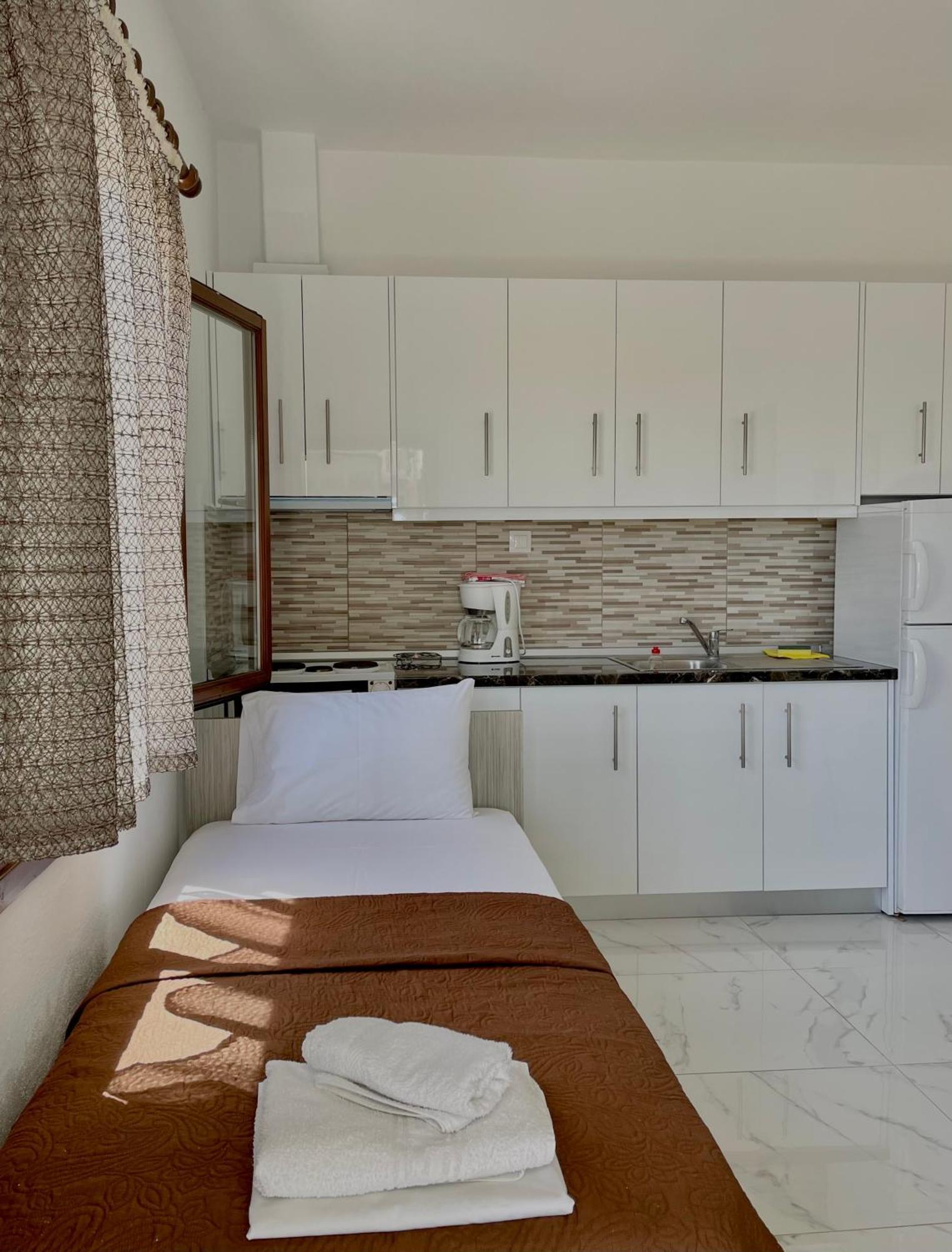 Anna Dani Apartments Вурвуру Екстериор снимка