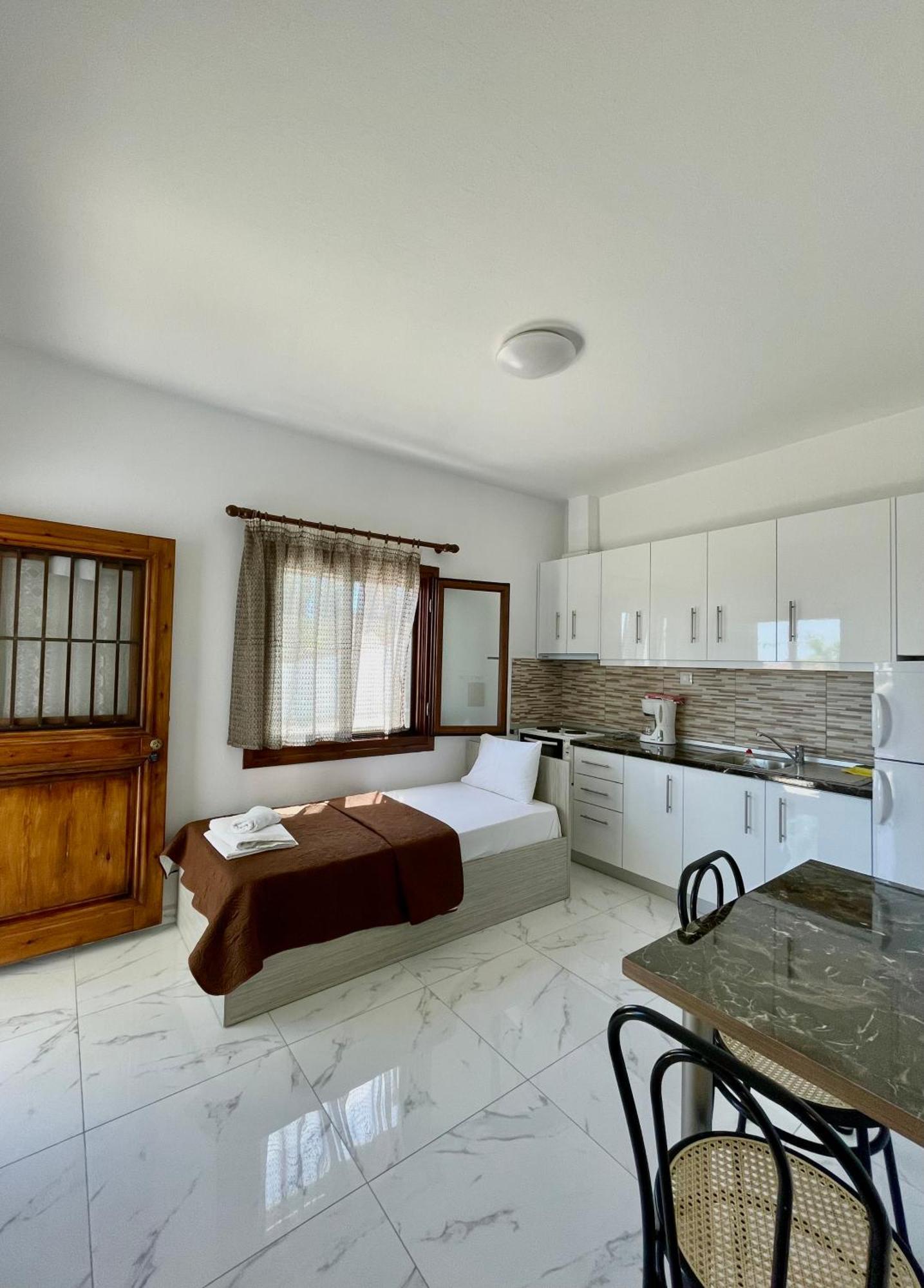 Anna Dani Apartments Вурвуру Екстериор снимка
